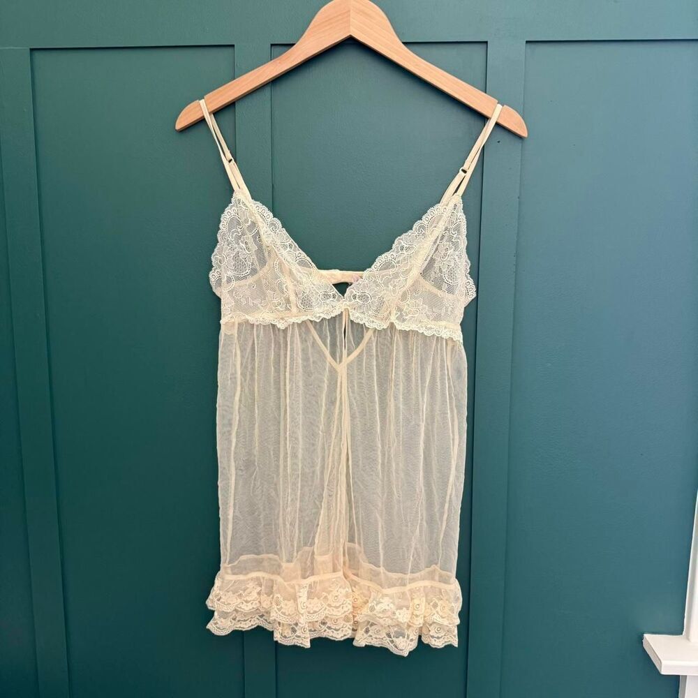 Vintage 2003 Victoria Secret lace Lingerie white/ Cream Sheer Front Slit